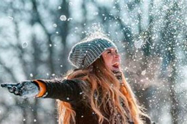 女人梦见下很大的雪花