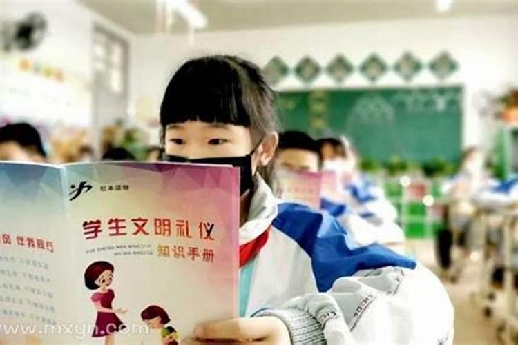 做梦梦到小学女同学搞暧昧