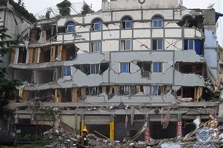 梦到地震其他房子倒塌而自己房子没事