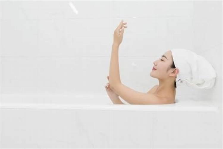 已婚妇女梦见洗澡是什么意思