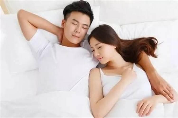 梦见自己和别的女人睡在一起是什么意思